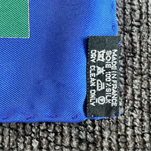 Hermès Scarf Carre 90cm Coup de Fouet 100% Silk Red Green Blue Multi R7019 - Picture 7 of 9